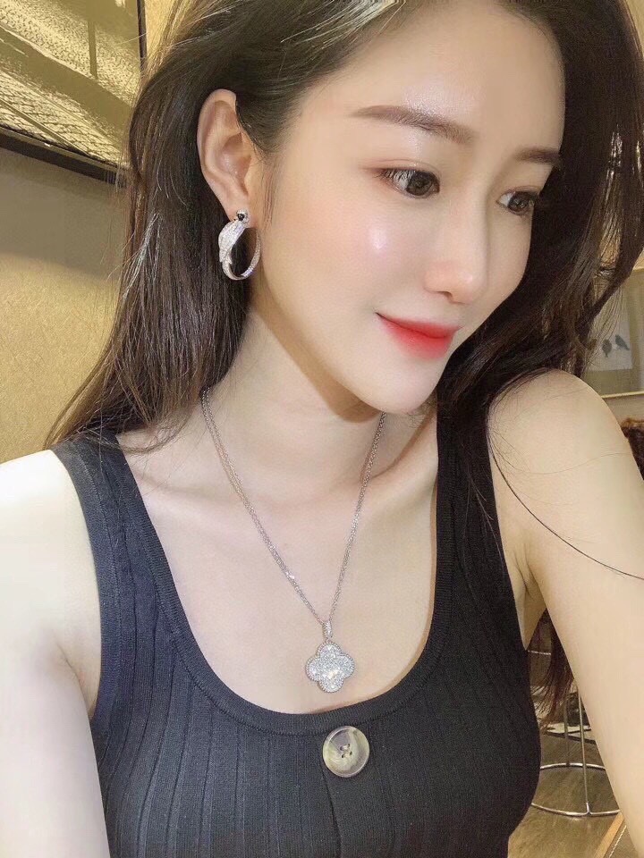 993618981